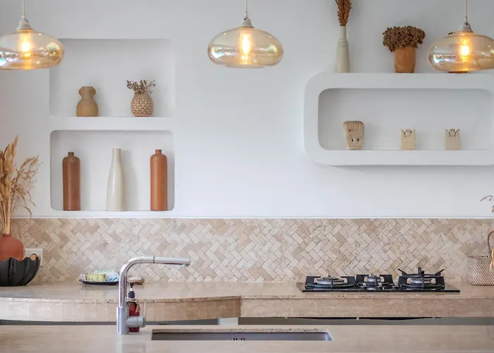 Crusoe Stylish 3br Oasis In Berawa Canggu