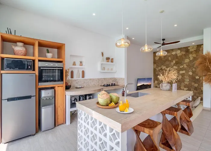 Crusoe Stylish 3br Oasis In Berawa Villa