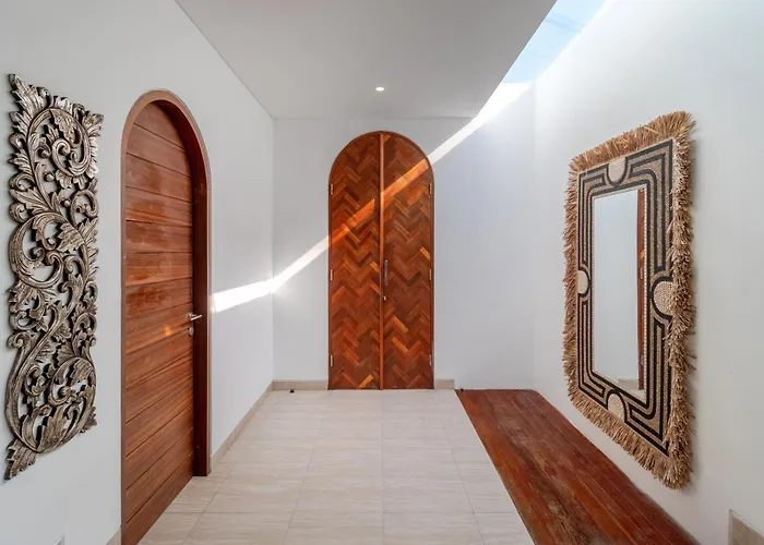 Crusoe Stylish 3br Oasis In Berawa 坎古