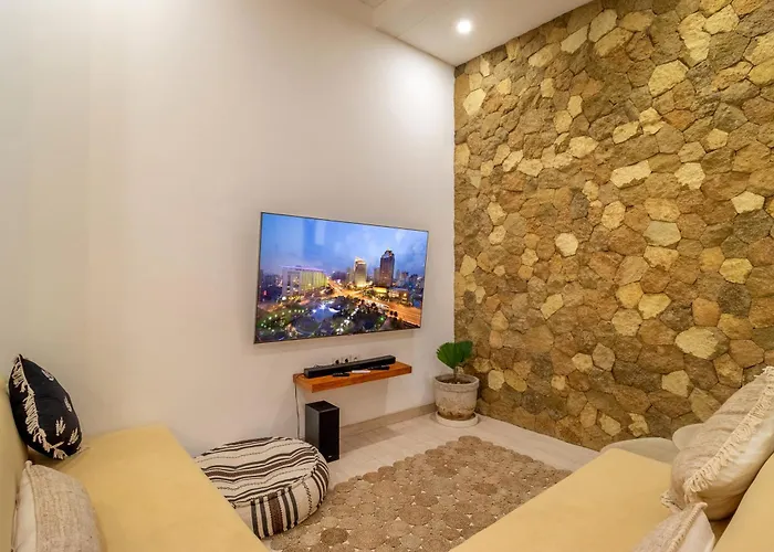 Crusoe Stylish 3br Oasis In Berawa 别墅