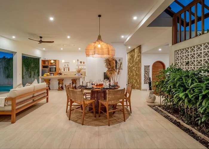 Crusoe Stylish 3br Oasis In Berawa 别墅 坎古