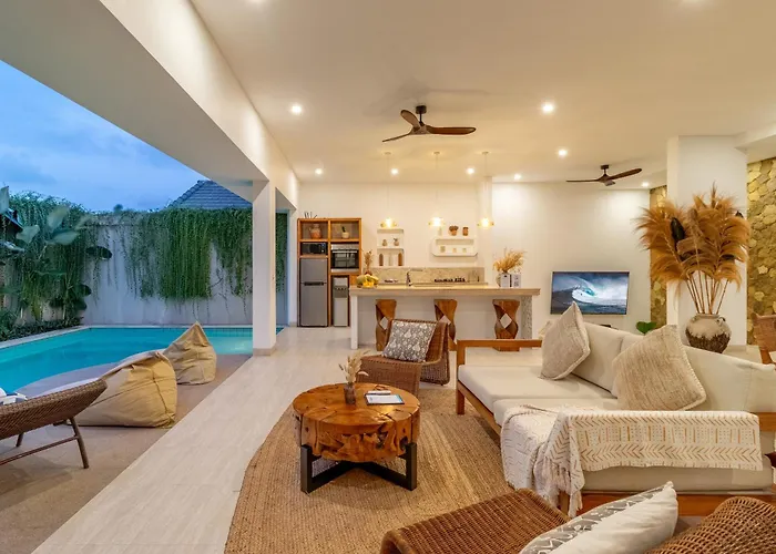 Crusoe Stylish 3br Oasis In Berawa Villa