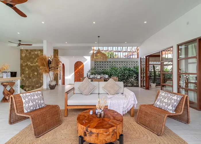 Crusoe Stylish 3br Oasis In Berawa Villa Canggu