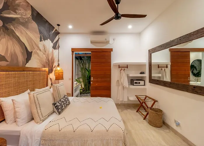 Crusoe Stylish 3br Oasis In Berawa *