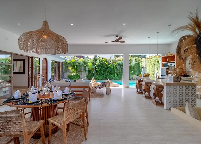 Crusoe Stylish 3br Oasis In Berawa Villa
