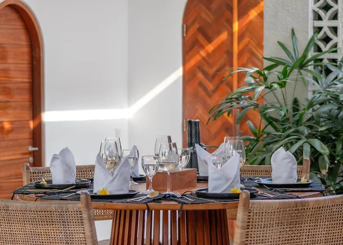 Crusoe Stylish 3br Oasis In Berawa Villa Canggu