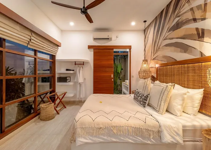 Crusoe Stylish 3br Oasis In Berawa Villa Canggu