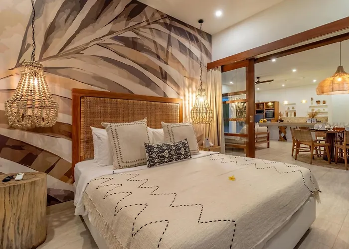 Crusoe Stylish 3br Oasis In Berawa *
