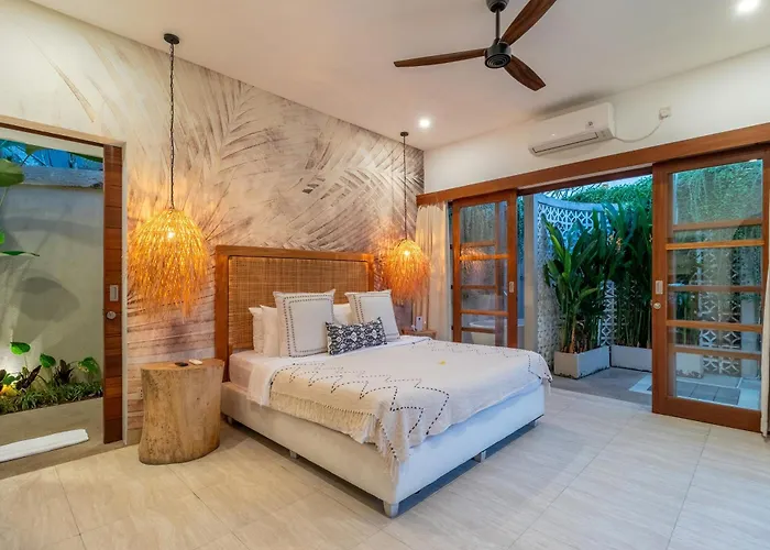 Crusoe Stylish 3br Oasis In Berawa