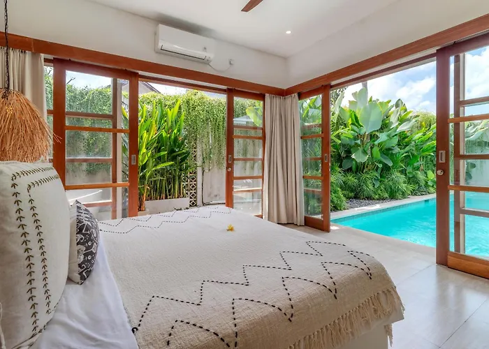 Crusoe Stylish 3br Oasis In Berawa *