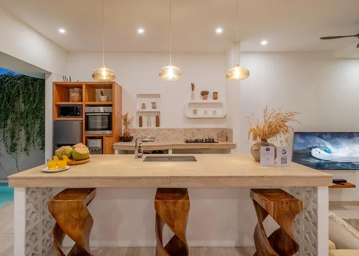 Crusoe Stylish 3br Oasis In Berawa Villa
